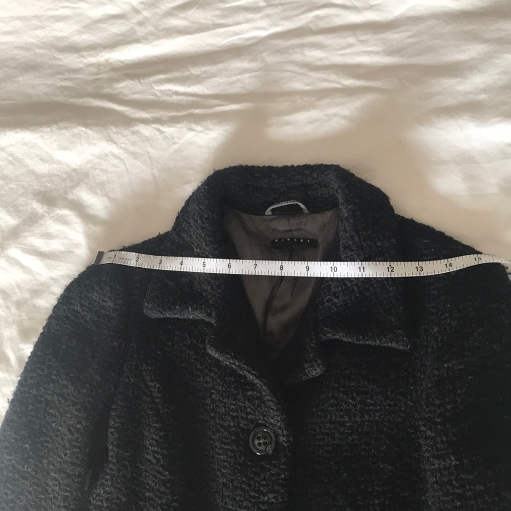 Wool coat. - Picture 8 of 13